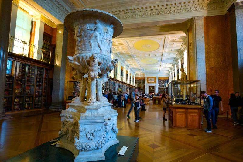 UN VASO ANTICO DALLA VILLA DI ADRIANO A PALESTRINA ALLA KING’S LIBRARY DEL BRITISH MUSEUM